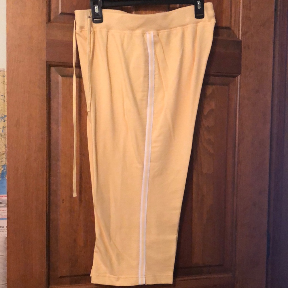 New York Laundry 100% Yellow Cotton Capris